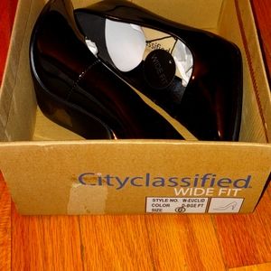 Women's patent leather shoes